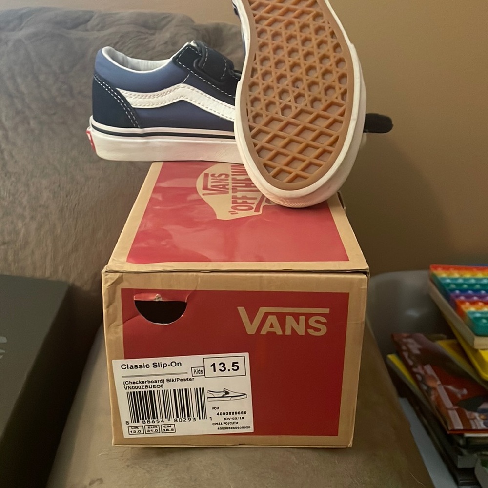 COPY - BNIB vans old school v kids shoe